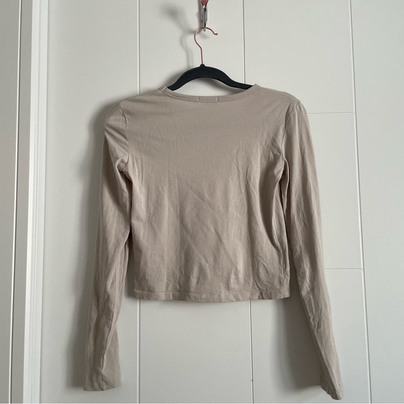 3/$25 Ardene Cream Crewneck Longsleeve - Picture 3 of 3